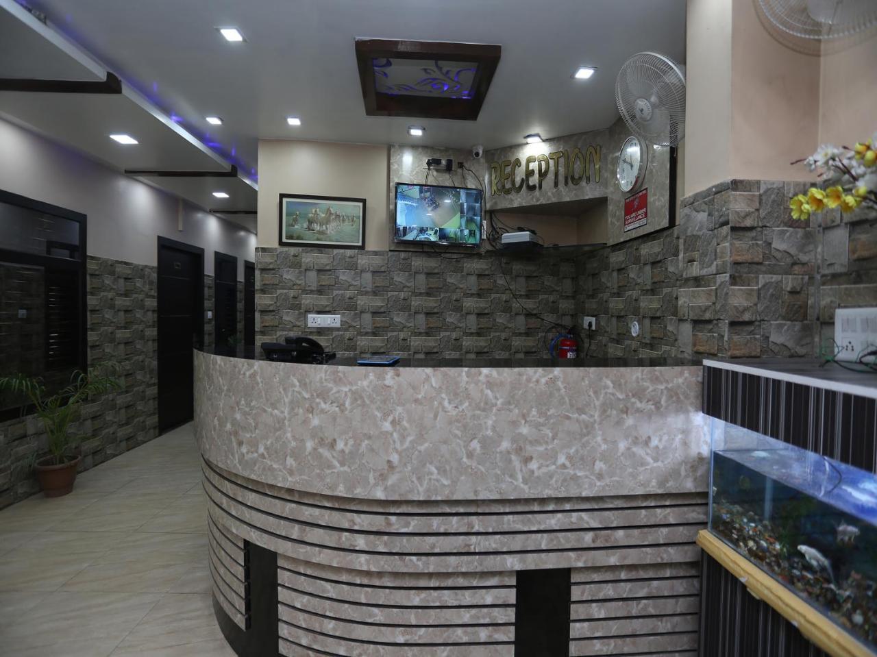 Oyo 26803 Hotel City Inn Faizābād Exterior foto