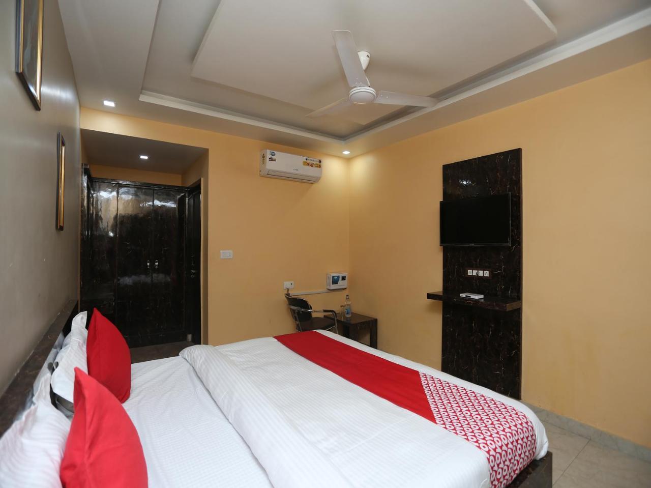 Oyo 26803 Hotel City Inn Faizābād Exterior foto